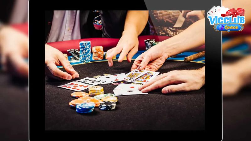 Mỗi vòng cược Poker, người chơi có quyền lựa chọn nhiều hành động khác nhau